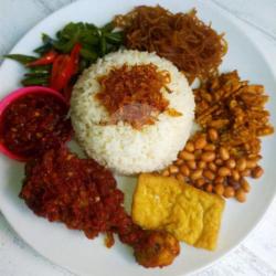 Nasi Uduk Ayam Balado