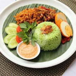 Nasi Uduk Hijau Lengkap