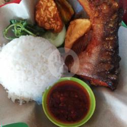 Lalapan Patin Goreng