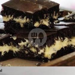 Martabak Manis Black Oreo Keju Double Kombinasi ( Kismis Kacang Coklat Wijen Pisang Keju Double )