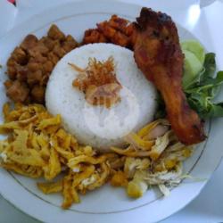 Nasi Uduk  Paha Ayam Goreng