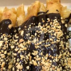 Banana Roll Crispy Coklat Kacang