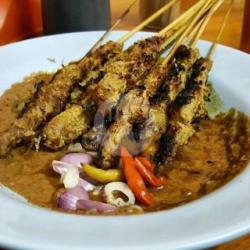 Sate Daging Kelapa   Lontong