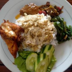 Nasi   Ayam Goreng   Rendang