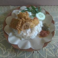 Nasi   Ayam Crispy   Tempe   Sambal