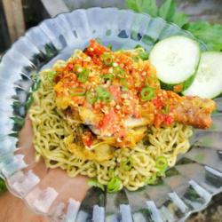 Indomie Ayam Geprek( Pilihan Sambal Matah/bawang)