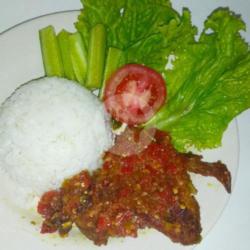 Paket Ayam Sambal Bawang   Lalapan   Es Teh Manis