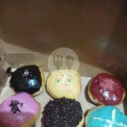 Donat Bomboloni Glaze 1/2 Lusin Rasa Coklat,keju,taro, Tiramisu,meses, Red Velvet,blubry)