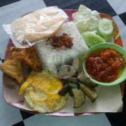 Telur Terong Tahu/tempe Sambal Lalapan Nasi Krupuk