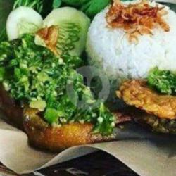 Nasi Ayam Bakar Paha Tempe Tahu Sambel Ijo