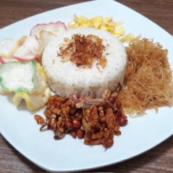 Nasi Uduk Semur Tahu.