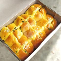 Korean Garlic Cheese Bread (isi 6)