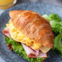 Croissant Ham Cheese Scramble)