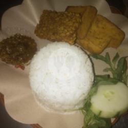 Nasi Lalapan Tahu Tempe