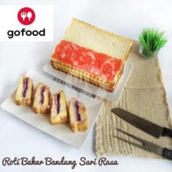 Roti Bakar Strawberry-bluberry