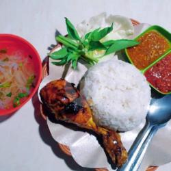 Paket Lalapan Ayam Bakar   Es Teh