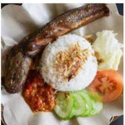 Pecel Lele   Nasi   Tempe   Terong   Lalapan