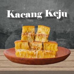 Martabak Manis Keju Kacang