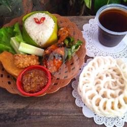 Nasi Liwet Kumplit