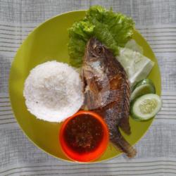 Nila Goreng Plus Nasi Dan Lalapan