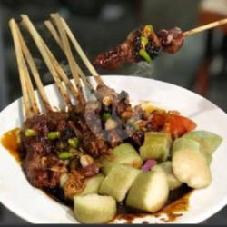 Sate Sapi   Lontong