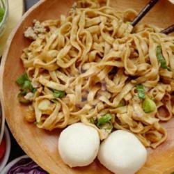 Non Spicy Dried Mee Pok With Minced Chicken