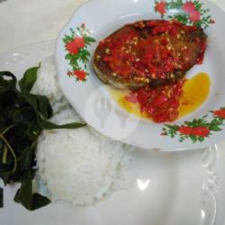 Nasi, Ikan Tuna Goreng   Sayur   Cabe