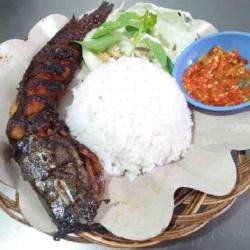 Nasi Uduk   Lele Bakar   Sambal Super   Lalapan