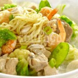 Mie Kuah Cumi