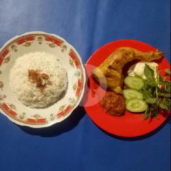 Nasi Uduk Pecel Ayam Paha