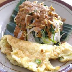 Lontong Pecel Telor Dadar