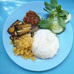 Nasi Terong Penyet Kremes Lalapan