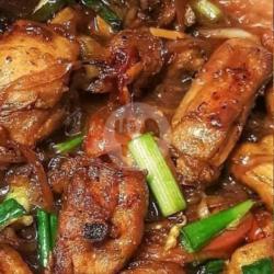 Ayam Semur Pedas Mantaap