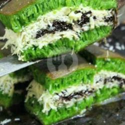 Martabak Manis Kacang (pandan)