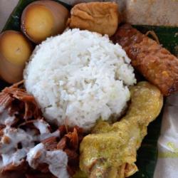 Nasi Gudeg Tanpa Sambel Goreng Krecek