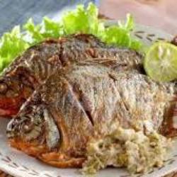 Nasi Ikan Bawal Bumbu Hitam Khas Madura