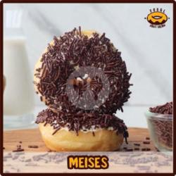 Donat Bolong Mesis