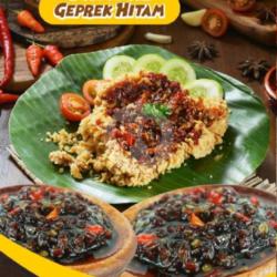 Ayam Geprek Sambal Hitam