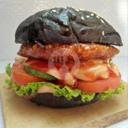 Black Burger Crispy Brown Sauce