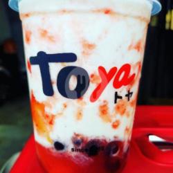 Iced Milk Strawberry With Puding, Boba