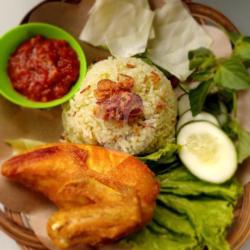 Nasi Uduk Hijau Ayam Goreng