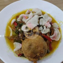 Rabu: Lontong Sayur   Perkedel