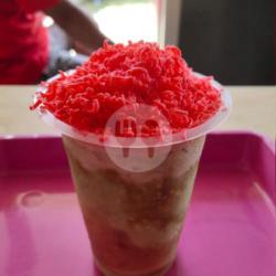 Alpukat Kocok   Topping Strawberry