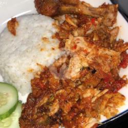 Ayam Geprek Kacang Pakai Nasi Uduk