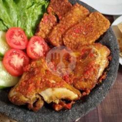 Paket Ayam Geprek Sambal Terasi Pedas Banget