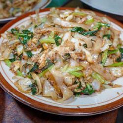 Kwetiaw Goreng Ikan Asin