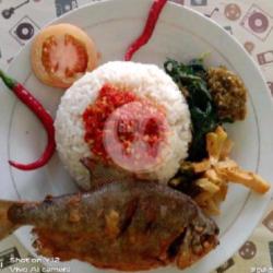 Nasi Ikan Bawal Balado