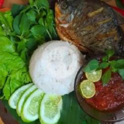 Ikan Goreng Bawal Hitam Komplit