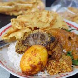 Nasi Pecel Tahu Tempe Telur Dadar