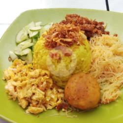 Nasi Kuning   Perkedel